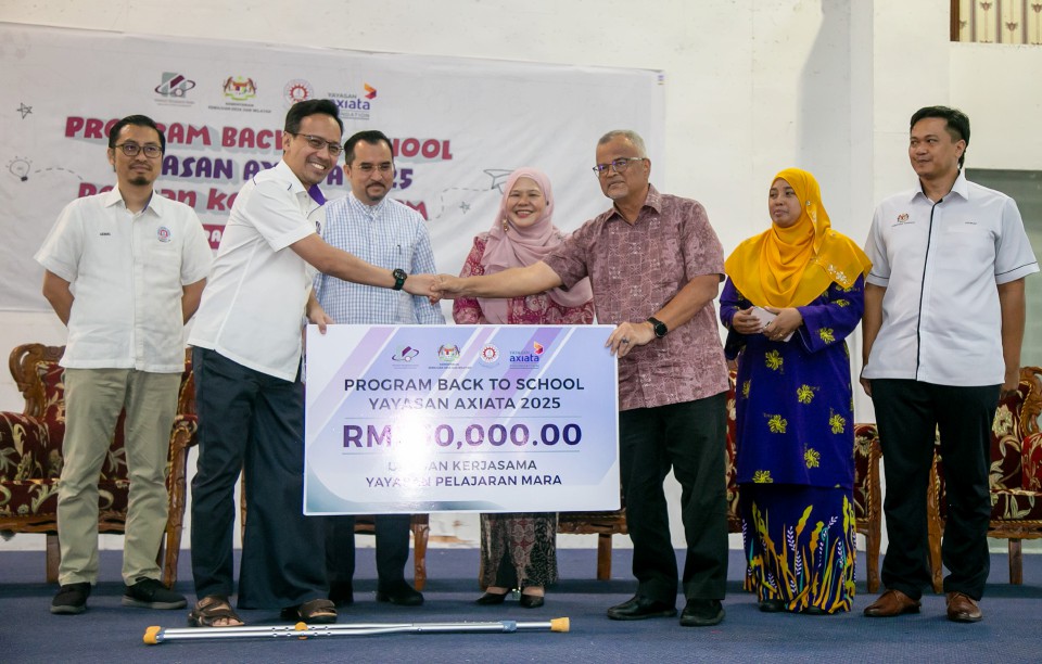 Yayasan Axiata Sumbang RM1 Juta Bantuan Pendidikan Pelajar Kurang Berkemampuan